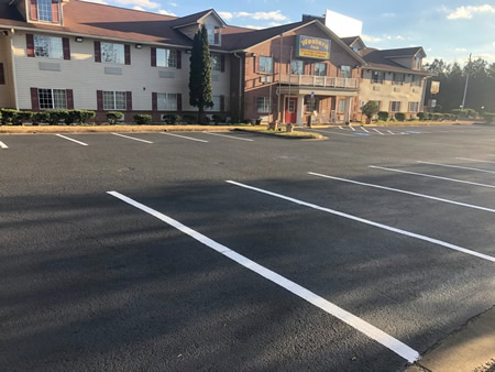 The Best Months for Asphalt Sealcoating in Missouri: Weather and Curing Rules Thumbnail