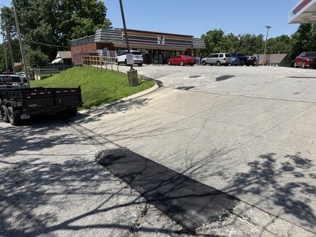 Asphalt repairs for 7/11 in Kansas City Kansas